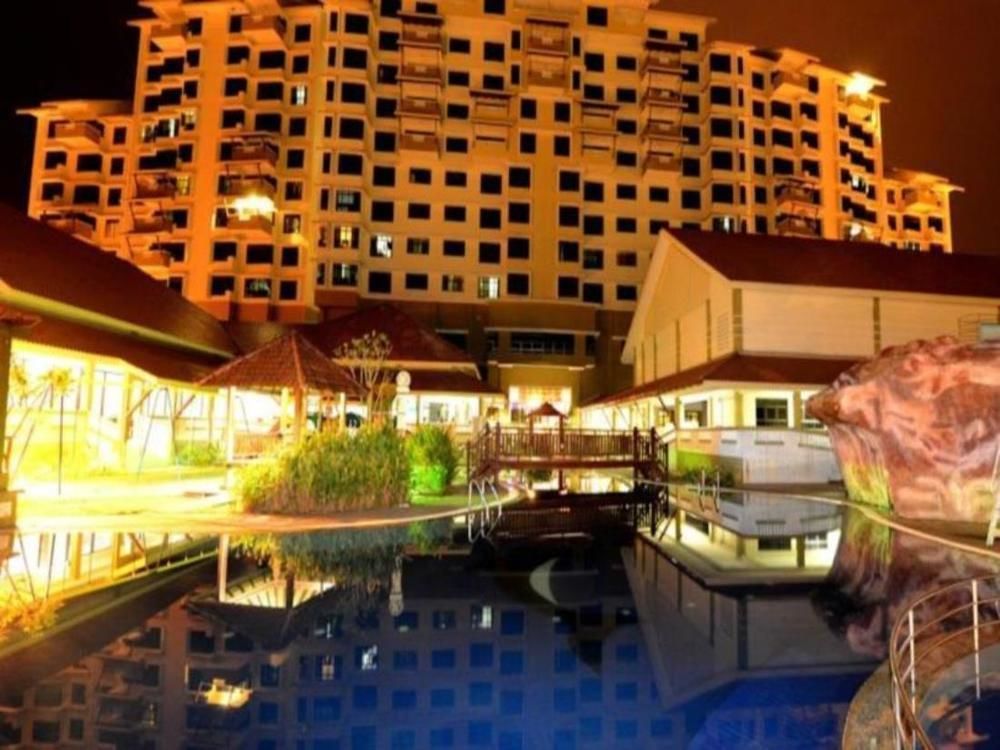 Puteri Beach Resort Port Dickson Exterior foto