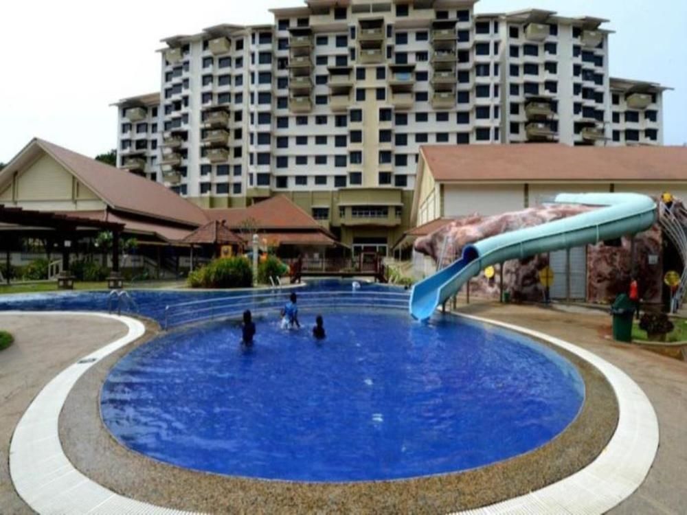 Puteri Beach Resort Port Dickson Exterior foto
